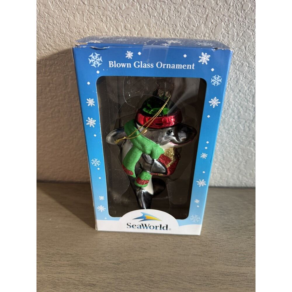 SeaWorld Collector Blown Glass‎ Dolphin With Presents Christmas Ornament